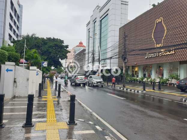 Unit Komersial Dijual di Senen Jakarta Pusat Luas Tanah 686m2, Luas Bangunan 1200m2 Unit Komersial Dijual di Senen Jakarta Pusat Luas Tanah 686m2, Luas Bangunan 1200m2