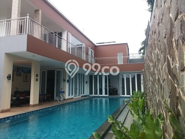 Dijual Rumah Luas Elegan Dengan View Eksklusif di Legenda Wisata, Jakarta Timur Dijual Rumah Luas Elegan Dengan View Eksklusif di Legenda Wisata, Jakarta Timur