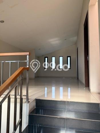 Rumah di Singgasana, 4 KM, Dekat Pusat Kota, LT 223m² LB 304m² Rumah di Singgasana, 4 KM, Dekat Pusat Kota, LT 223m² LB 304m²