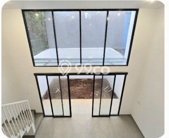 Jual Rumah Luas Elegan Dengan View Cantik di Joglo, Jakarta Barat Jual Rumah Luas Elegan Dengan View Cantik di Joglo, Jakarta Barat