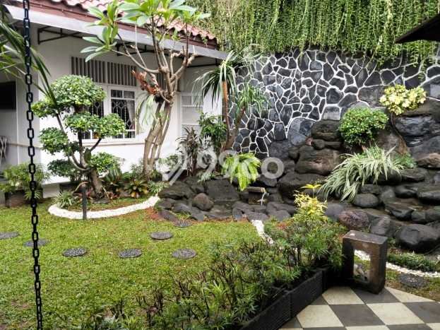 Dijual Rumah Mewah Elegan Dengan View Eksklusif di Bintaro, Tangerang Selatan Dijual Rumah Mewah Elegan Dengan View Eksklusif di Bintaro, Tangerang Selatan
