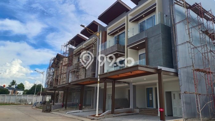 Rumah Luxury Modern Siap Huni di Bintaro Jakarta Selatan Rumah Luxury Modern Siap Huni di Bintaro Jakarta Selatan
