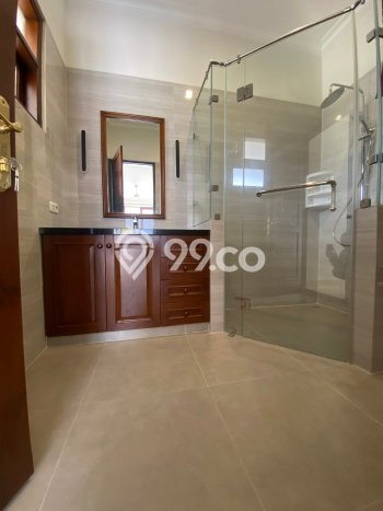 Rumah Elit Modern Tanpa Renovasi di Pejaten Jakarta Selatan Rumah Elit Modern Tanpa Renovasi di Pejaten Jakarta Selatan