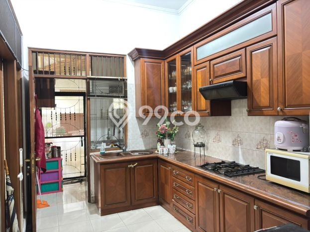 Rumah Mewah LB 400m2 Siap Pakai Desain Elegan di Cibeunying, Bandung Rumah Mewah LB 400m2 Siap Pakai Desain Elegan di Cibeunying, Bandung