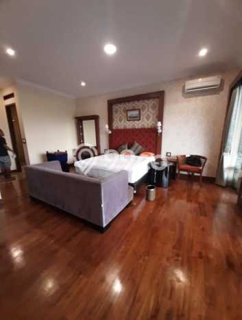 Hunian Mewah LB 400m2 Siap Huni Desain Elegan di Ciumbuleuit, Bandung Hunian Mewah LB 400m2 Siap Huni Desain Elegan di Ciumbuleuit, Bandung