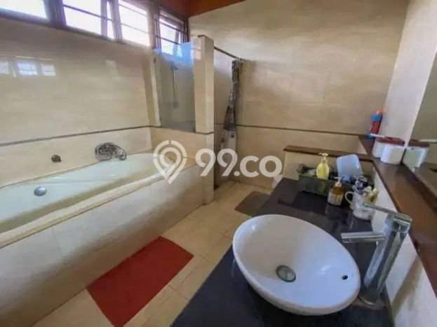 For Sale! Luxury House LT 406m2 Desain Modern di Turangga For Sale! Luxury House LT 406m2 Desain Modern di Turangga