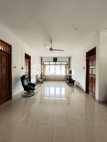 Rumah Mewah LB 400m2 Siap Pakai Desain Elegan di Cibeunying, Bandung Rumah Mewah LB 400m2 Siap Pakai Desain Elegan di Cibeunying, Bandung