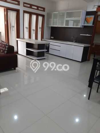 Disewakan! Rumah 5 Kamar Tidur &
4 Kamar Mandi di Setra Duta, Bandung Disewakan! Rumah 5 Kamar Tidur &
4 Kamar Mandi di Setra Duta, Bandung