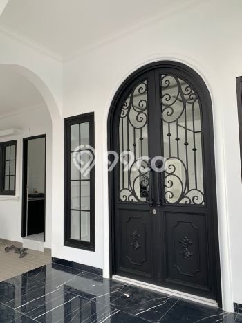 Rumah Elit Modern Siap Huni di Joglo Jakarta Barat Rumah Elit Modern Siap Huni di Joglo Jakarta Barat