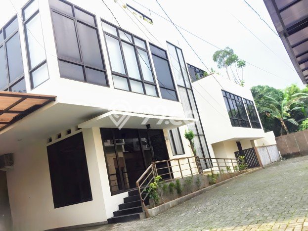 Sewa Rumah Murah di Kemang Jakarta Selatan dengan 4 KT Sewa Rumah Murah di Kemang Jakarta Selatan dengan 4 KT