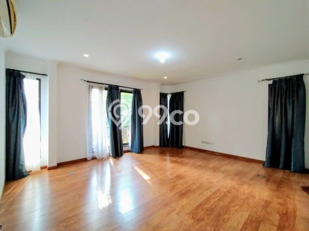 Hunian Bagus Disewakan di Kemang, Jakarta Selatan LT 668m2, LB 800m2 Hunian Bagus Disewakan di Kemang, Jakarta Selatan LT 668m2, LB 800m2