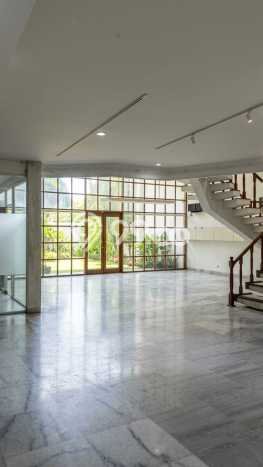 Rumah Kondisi Baik Disewakan di Kemang, Jakarta Selatan LT 1050m2, LB 500m2 Rumah Kondisi Baik Disewakan di Kemang, Jakarta Selatan LT 1050m2, LB 500m2
