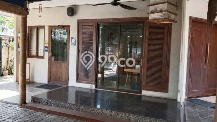 Rumah Kondisi Baik Disewakan di Kemang, Jakarta Selatan LT 1050m2, LB 500m2 Rumah Kondisi Baik Disewakan di Kemang, Jakarta Selatan LT 1050m2, LB 500m2