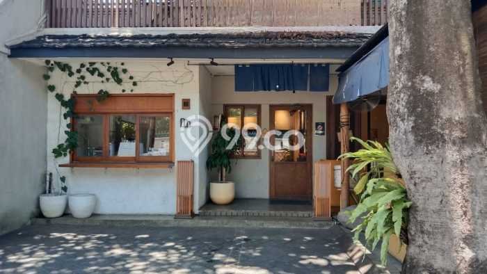 Rumah Kondisi Baik Disewakan di Kemang, Jakarta Selatan LT 1050m2, LB 500m2 Rumah Kondisi Baik Disewakan di Kemang, Jakarta Selatan LT 1050m2, LB 500m2