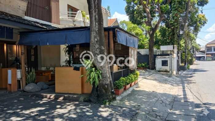 Rumah Kondisi Baik Disewakan di Kemang, Jakarta Selatan LT 1050m2, LB 500m2 Rumah Kondisi Baik Disewakan di Kemang, Jakarta Selatan LT 1050m2, LB 500m2