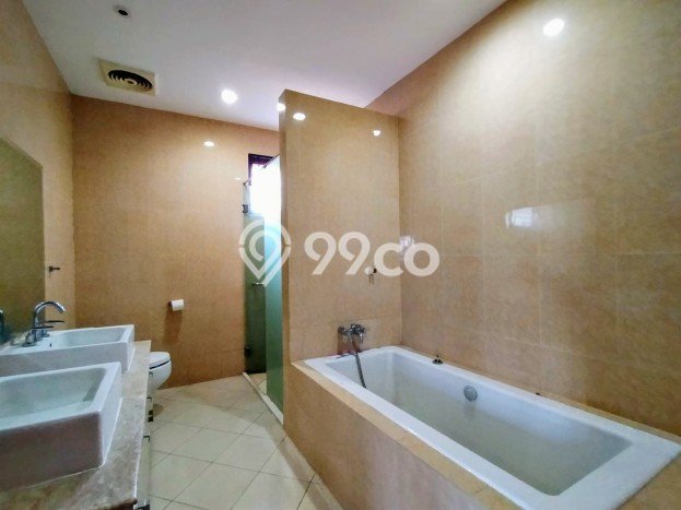Hunian Bagus Disewakan di Kemang, Jakarta Selatan LT 668m2, LB 800m2 Hunian Bagus Disewakan di Kemang, Jakarta Selatan LT 668m2, LB 800m2