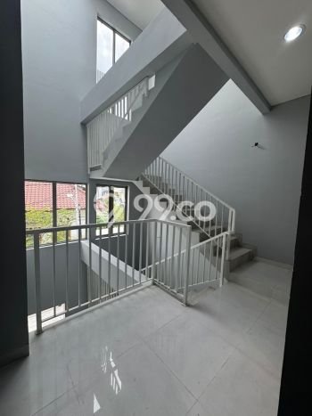 Dijual Rumah Luas Elegan Dengan View Cantik di Tomang, Jakarta Barat Dijual Rumah Luas Elegan Dengan View Cantik di Tomang, Jakarta Barat