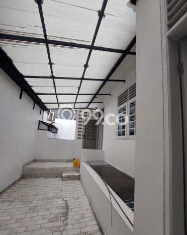 Rumah Lokasi Strategis area Tomang, Jakarta Barat, Luas 150m² Bangunan 225m² Rumah Lokasi Strategis area Tomang, Jakarta Barat, Luas 150m² Bangunan 225m²