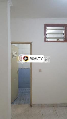 Disewakan! Rumah 3 Kamar Tidur &
2 Kamar Mandi di Tomang, Jakarta Barat Disewakan! Rumah 3 Kamar Tidur &
2 Kamar Mandi di Tomang, Jakarta Barat