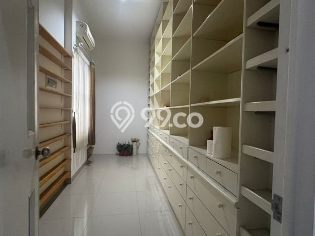 Ruko Dijual di Jakarta Barat LT 106m2 & LB 250m2 Lokasi Terbaik! Ruko Dijual di Jakarta Barat LT 106m2 & LB 250m2 Lokasi Terbaik!