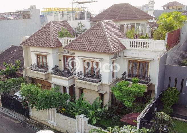 Hunian Mewah LB 770m2 Siap Huni Desain Elegan di Slipi, Jakarta Barat Hunian Mewah LB 770m2 Siap Huni Desain Elegan di Slipi, Jakarta Barat