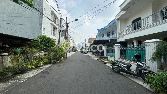 Rumah di Tomang, Akses ke Tol, 3 KM, Luas 165m² LB 250m² Rumah di Tomang, Akses ke Tol, 3 KM, Luas 165m² LB 250m²