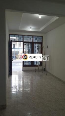 Disewakan! Rumah 3 Kamar Tidur &
2 Kamar Mandi di Tomang, Jakarta Barat Disewakan! Rumah 3 Kamar Tidur &
2 Kamar Mandi di Tomang, Jakarta Barat