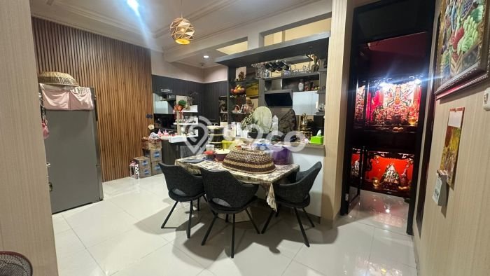 Rumah Elit LB 231m2 Siap Pakai Desain Elegan di Tomang, Jakarta Barat Rumah Elit LB 231m2 Siap Pakai Desain Elegan di Tomang, Jakarta Barat