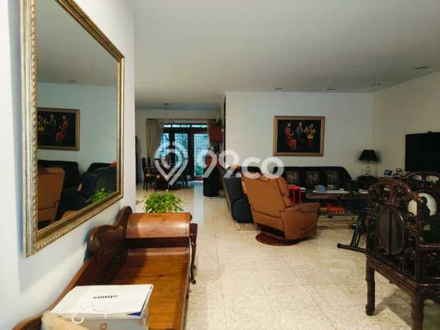 Ready to Use! Luxury House LT 324m2 Desain Elegan di Tomang Ready to Use! Luxury House LT 324m2 Desain Elegan di Tomang