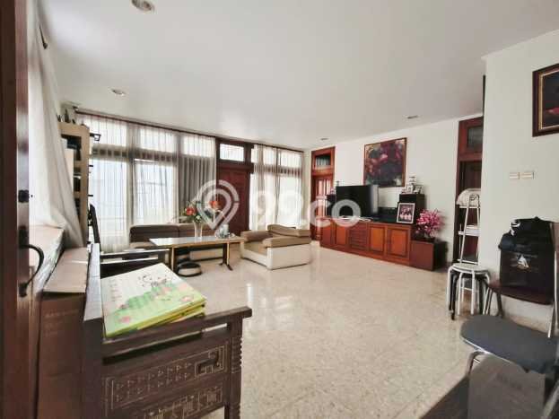 Ready to Use! Luxury House LT 324m2 Desain Elegan di Tomang Ready to Use! Luxury House LT 324m2 Desain Elegan di Tomang