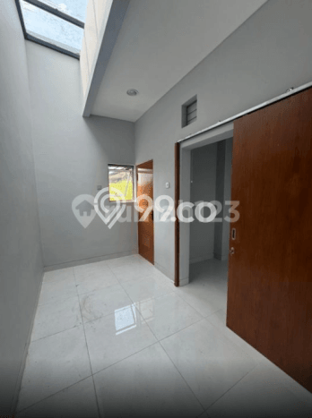 Jual Rumah Mewah Elegan Dengan View Cantik di Tomang, Jakarta Barat Jual Rumah Mewah Elegan Dengan View Cantik di Tomang, Jakarta Barat