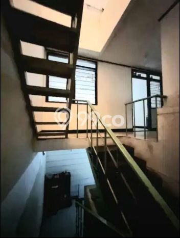 Hunian Mewah LB 200m2 Siap Huni Desain Elegan di Tomang, Jakarta Barat Hunian Mewah LB 200m2 Siap Huni Desain Elegan di Tomang, Jakarta Barat