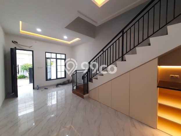 Jual Rumah Mewah Elegan Dengan View Cantik di Taman Ratu, Jakarta Barat Jual Rumah Mewah Elegan Dengan View Cantik di Taman Ratu, Jakarta Barat