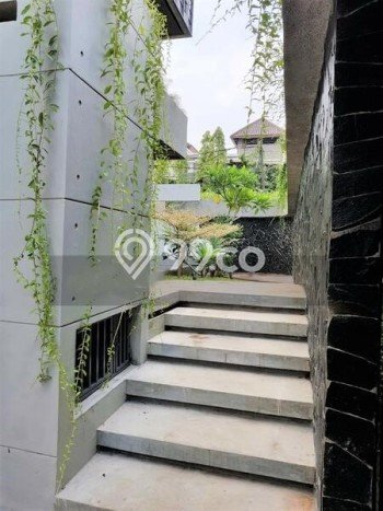 Rumah Mewah Siap Huni LT 220m2 di Kebon Jeruk, Jakarta Barat Rumah Mewah Siap Huni LT 220m2 di Kebon Jeruk, Jakarta Barat