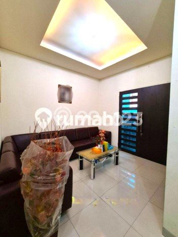 Rumah Mewah LB 200m2 Siap Huni Desain Elegan di Duri Kepa, Jakarta Barat Rumah Mewah LB 200m2 Siap Huni Desain Elegan di Duri Kepa, Jakarta Barat