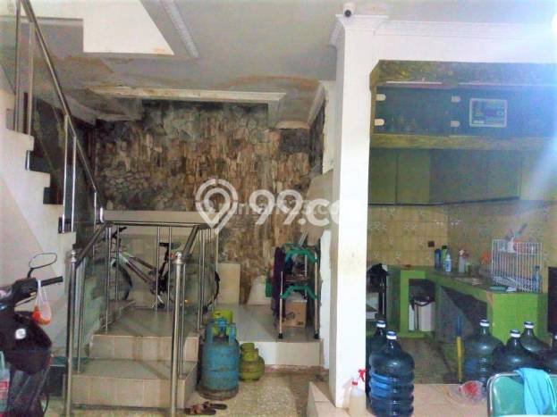 Dijual Hunian Rumah Terawat 4 Kamar di Tomang, Jakarta Barat Dijual Hunian Rumah Terawat 4 Kamar di Tomang, Jakarta Barat