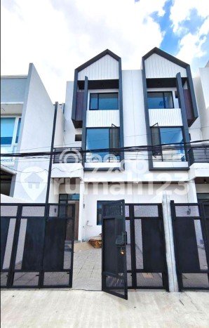 Dijual Rumah Luas Elegan Dengan View Cantik di Duri Kepa, Jakarta Barat Dijual Rumah Luas Elegan Dengan View Cantik di Duri Kepa, Jakarta Barat