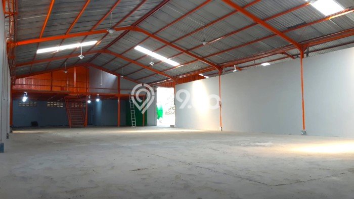 AREA TERBAIK! Gudang Kawasan Tangerang, Luas 1300m2m², Pengunjung Tinggi AREA TERBAIK! Gudang Kawasan Tangerang, Luas 1300m2m², Pengunjung Tinggi