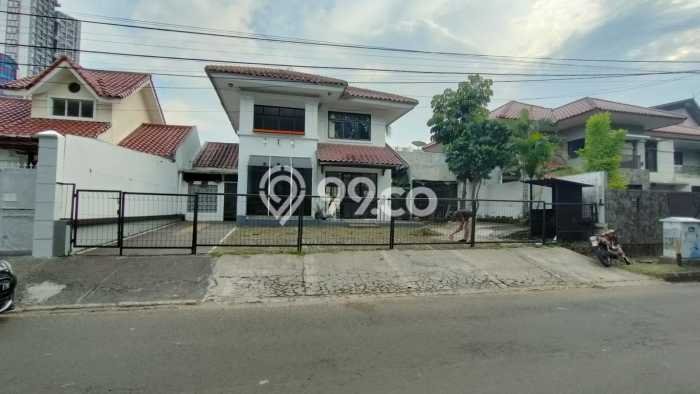 Hunian Elit LB 200m2 Siap Pakai Desain Elegan di Bintaro, Tangerang Selatan Hunian Elit LB 200m2 Siap Pakai Desain Elegan di Bintaro, Tangerang Selatan
