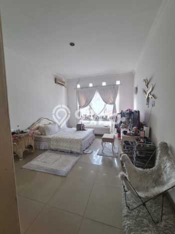 Ready to Use! Premium House LT 250m2 Desain Modern di Cipete Ready to Use! Premium House LT 250m2 Desain Modern di Cipete