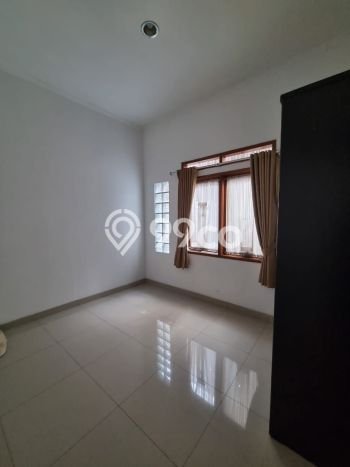 Rumah sewa siap huni 4 KT di Setra Duta, Bandung Rumah sewa siap huni 4 KT di Setra Duta, Bandung