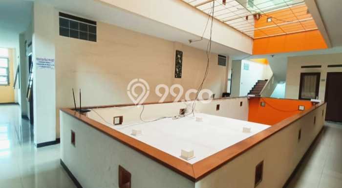 Rumah Mewah LB 976m2 Siap Huni Desain Elegan di Surya Sumantri, Bandung Rumah Mewah LB 976m2 Siap Huni Desain Elegan di Surya Sumantri, Bandung