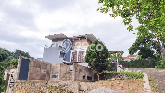 Rumah Modern 3 Kamar LT 327m2 di Dago Rumah Modern 3 Kamar LT 327m2 di Dago