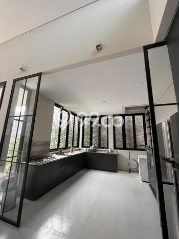 Jual Rumah Luas Elegan Dengan View Cantik di Sunrise Garden, Jakarta Barat Jual Rumah Luas Elegan Dengan View Cantik di Sunrise Garden, Jakarta Barat