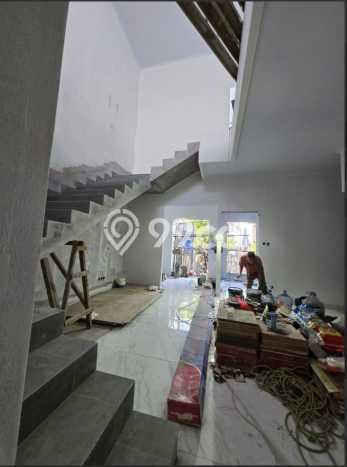 Rumah Elit Modern Siap Huni di Meruya Jakarta Barat Rumah Elit Modern Siap Huni di Meruya Jakarta Barat