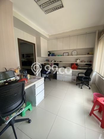 Unit Gudang Dijual di Jakarta Barat LT 247m2 & LB 300m2 Unit Gudang Dijual di Jakarta Barat LT 247m2 & LB 300m2