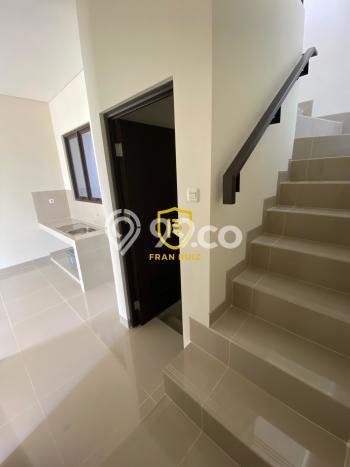 Rumah di Daan Mogot, Lingkungan Strategis, 2 KT Rumah di Daan Mogot, Lingkungan Strategis, 2 KT