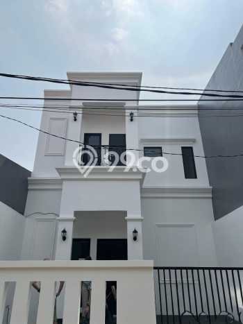 Rumah Luas Asri 4 KT Siap Huni di Harapan Indah Bekasi Rumah Luas Asri 4 KT Siap Huni di Harapan Indah Bekasi