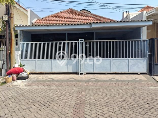 For Sale Rumah 8 Kamar Lokasi Ideal Bagus dan Strategis di Rungkut For Sale Rumah 8 Kamar Lokasi Ideal Bagus dan Strategis di Rungkut