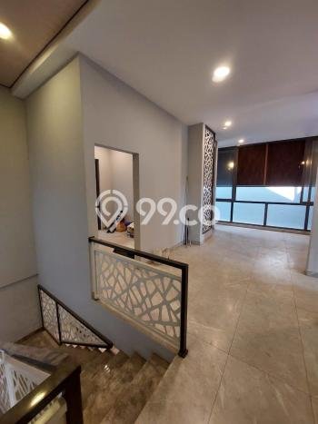 Lokasi strategis! Rumah siap pakai disewakan di Mulyorejo LB 345m2 Lokasi strategis! Rumah siap pakai disewakan di Mulyorejo LB 345m2